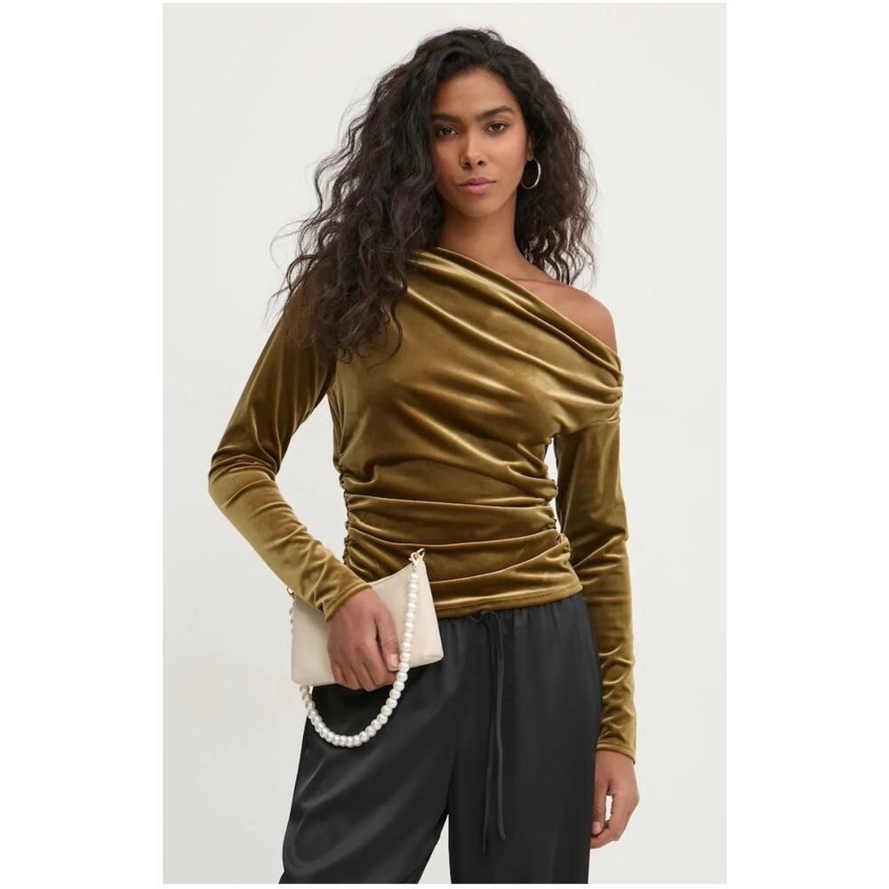 NWT Abercrombie & Fitch Velvet Ruched Off-The-Shoulder Top Size Medium